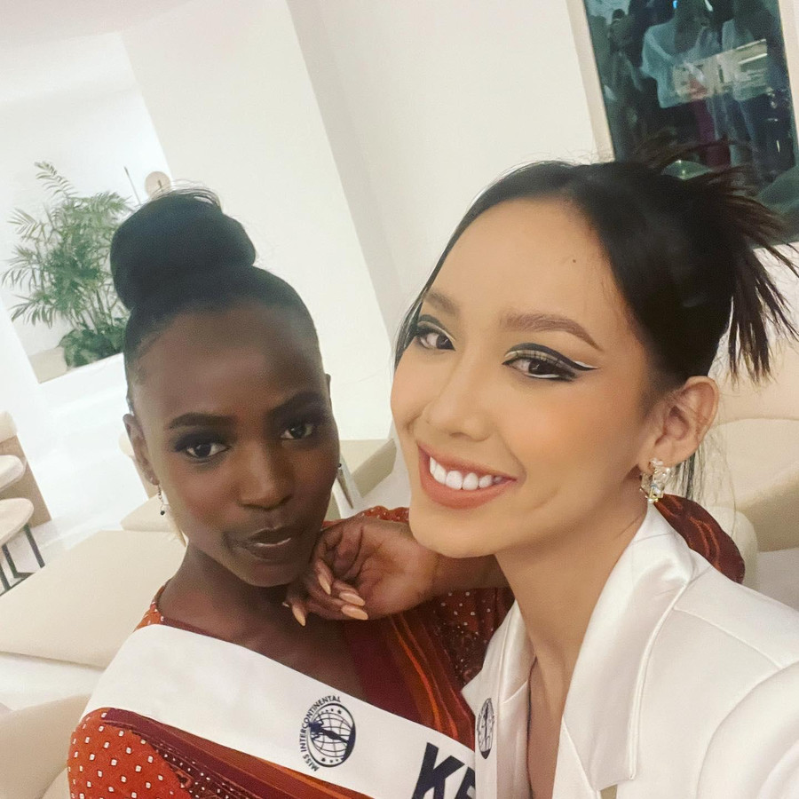 Không những thế, ở lần xuất hiện này cách trang điểm của Bảo Ngọc được nhận xét không phù hợp với việc kẻ mắt đậm, lòe loẹt, đánh khối rõ. Không những thế, ở lần xuất hiện này cách trang điểm của Bảo Ngọc được nhận xét không phù hợp với việc kẻ mắt đậm, lòe loẹt, đánh khối rõ.