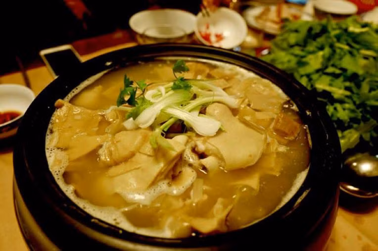 Mách bạn cách ăn canh măng ngày Tết không ngán