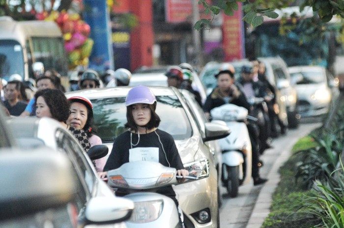 Đường phố Hà Nội tắc cứng, hỗn loạn chiều mùng 1 Tết ảnh 11 Đường phố Hà Nội tắc cứng, hỗn loạn chiều mùng 1 Tết ảnh 11