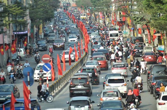 Đường phố Hà Nội tắc cứng, hỗn loạn chiều mùng 1 Tết ảnh 1 Đường phố Hà Nội tắc cứng, hỗn loạn chiều mùng 1 Tết ảnh 1