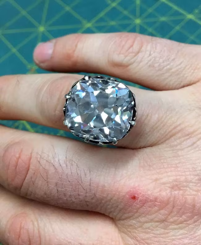 Ở hiền gặp lành: Bị lừa đến trắng tay, người phụ nữ bán chiếc nhẫn hội chợ 33 năm trước, chẳng ngờ thành tỷ phú - Ảnh 3.