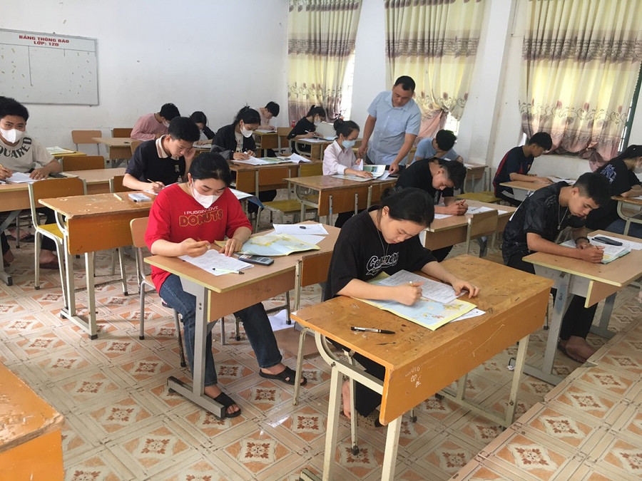 Một tiết ôn tập tại trường THCS & THPT Nà Phặc. Một tiết ôn tập tại trường THCS & THPT Nà Phặc.