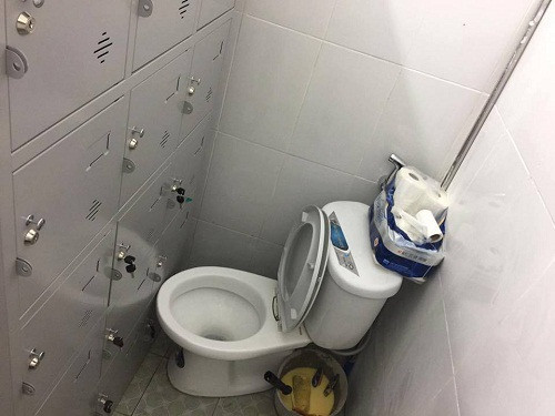 Lạc vào ngõ hẹp. Lạc vào ngõ hẹp.