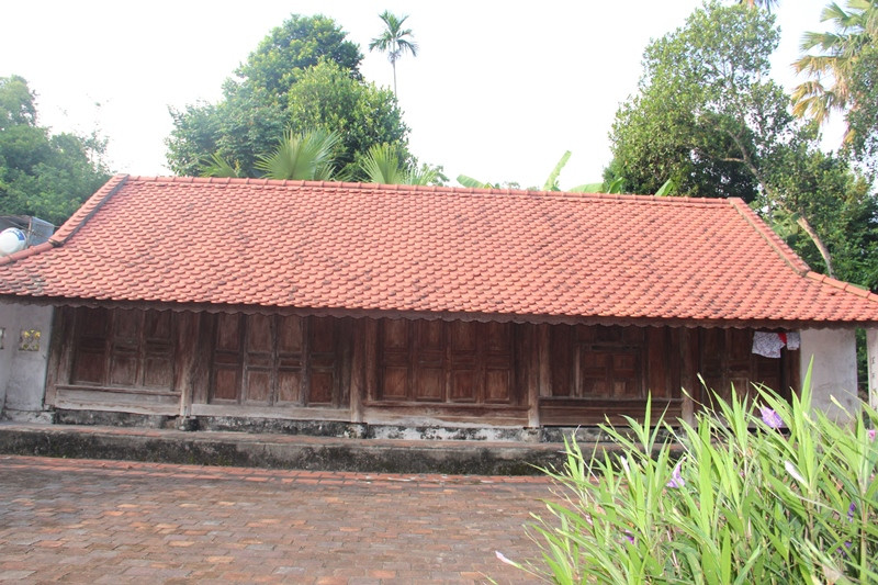 Ngôi nhà được làm bằng gỗ lim có tuổi đời hơn 300 năm của gia đình ông Thản.