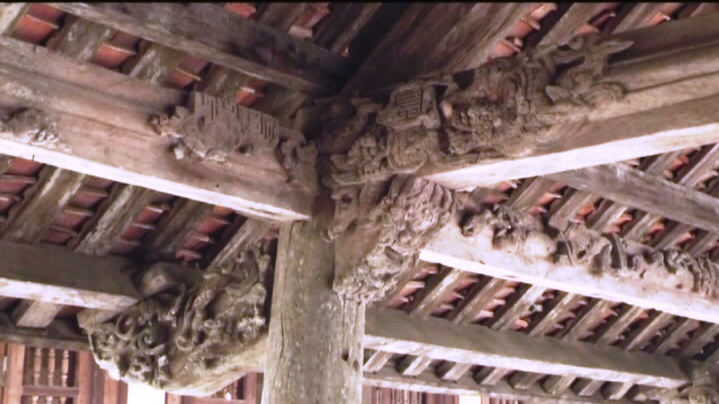 Rường cột đều là gỗ lim Rường cột đều là gỗ lim