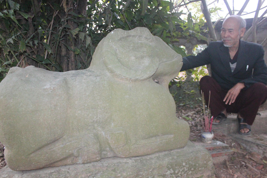 Cừu đá bên mộ Sĩ Nhiếp.