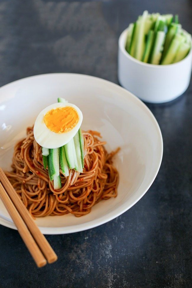 Nắng nóng thế này chỉ có ăn mì trộn vừa nhanh vừa ngon là chuẩn nhất - Ảnh 5. Nắng nóng thế này chỉ có ăn mì trộn vừa nhanh vừa ngon là chuẩn nhất - Ảnh 5.