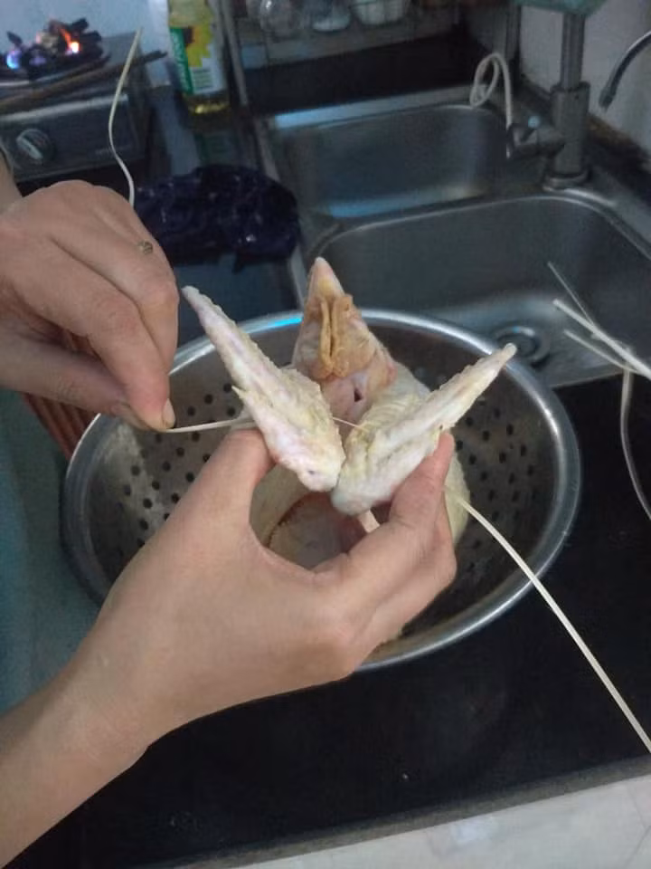 Dùng dây lạt buộc