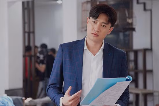 Diễn viên Quốc Trường đang gây ấn tượng mạnh với khán giả truyền hình khi vào vai Vũ trong phim Về nhà đi con.