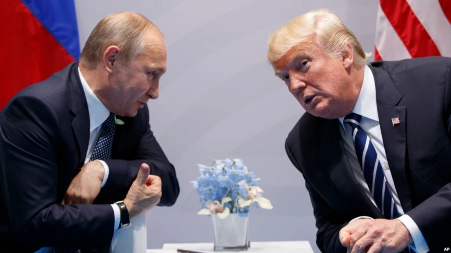 Tổng thống Nga V. Putin và Tổng thống Mỹ Trump trong cuộc gặp song phương tại Hội nghị G20 vừa diễn ra ở Đức 