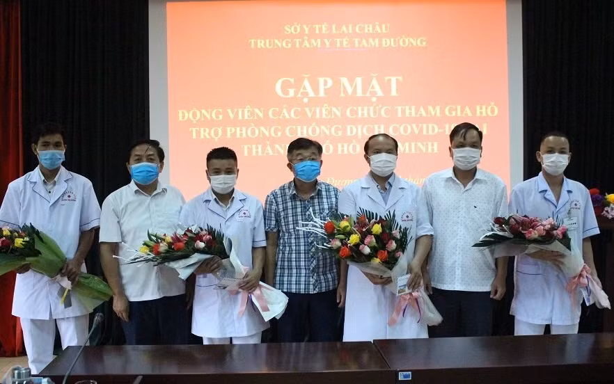 Tam Đường gặp mặt cán bộ y tế