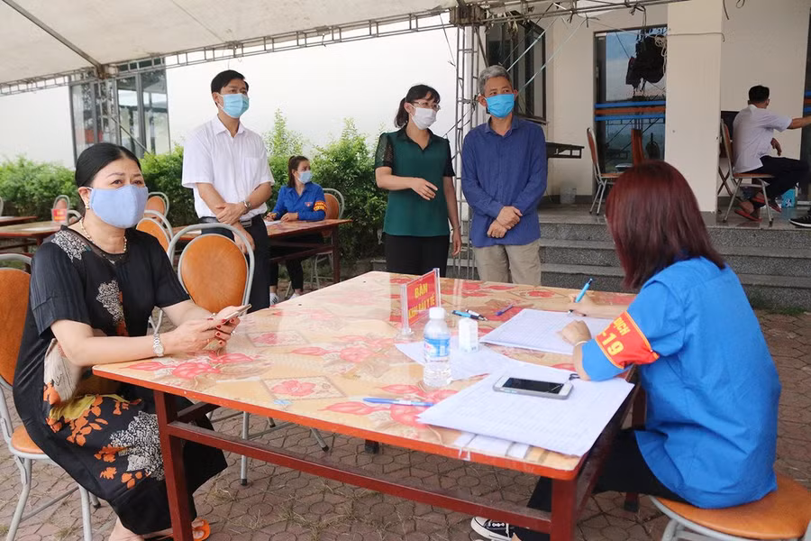 Tỉnh Lào Cai khuyến cáo các trường hợp người dân về từ vùng dịch cần chủ động liên hệ ngay với chính quyền địa phương.