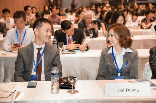 hoa-hau-hai-duong-dien-vest-thanh-lich-du-su-kien-tai-thai-lan-3