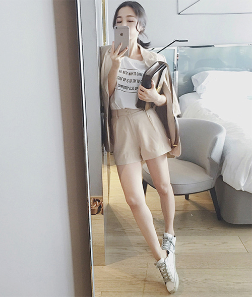 3-cach-dien-blazer-kieu-moi-de-khong-bi-gia-dau-gia-don-2