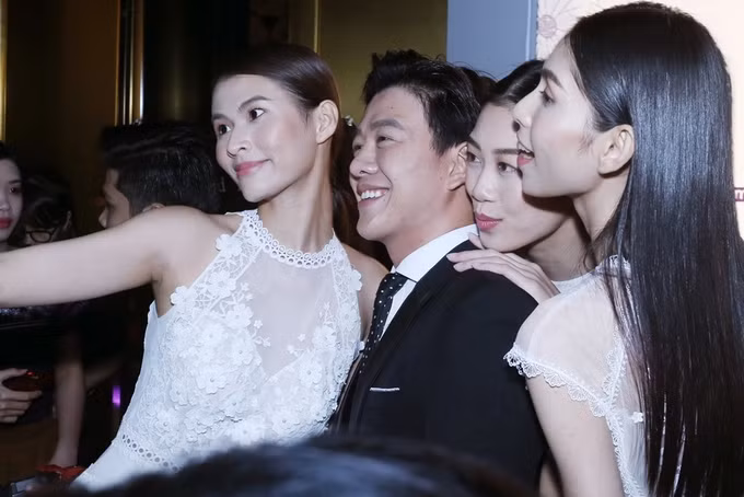 Hoa hậu Thùy Dung theo mốt váy họa tiết hình học ảnh 5