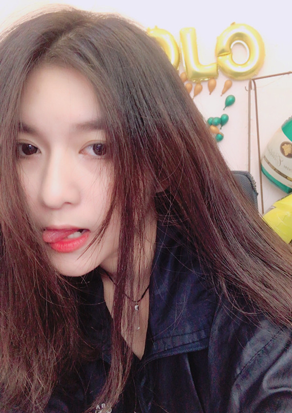 “Hot girl mắt to” Phương Quỳnh lại gây sốt mạng với ảnh thẻ xinh xắn ảnh 6 Năm 2017, Quỳnh tham gia đội tuyển môn Văn của trường, đồng thời cô gác lại hoạt động nghệ thuật để ôn thi đại học. Quỳnh đã trúng tuyển vào Học viện Cán bộ TPHCM, ngành Quản lý nhà nước với điểm số 22,5 điểm.