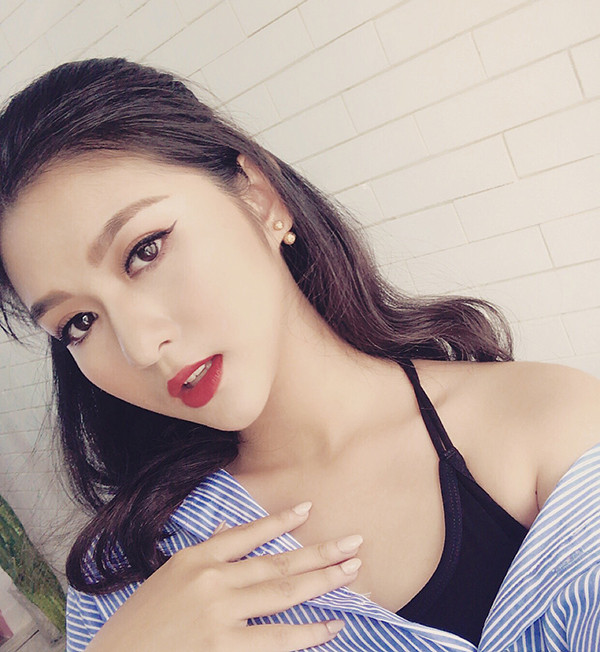 “Hot girl mắt to” Phương Quỳnh lại gây sốt mạng với ảnh thẻ xinh xắn ảnh 7 Phương Quỳnh dự định sau khi trở thành sinh viên sẽ quay trở lại với nghệ thuật. Cô nói: “Trong năm nay em dự định sẽ tham gia đóng phim và chụp ảnh trở lại, tìm kiếm thêm những cơ hội và tiếp xúc với các môi trường làm việc mới năng động hơn”.