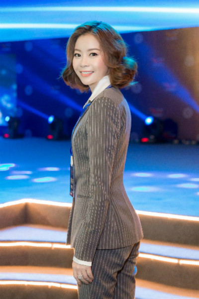 Hoa Hậu Hải Dương được biết đến là một trong những người đẹp vừa thành công trong lĩnh vực kinh doanh vừa có tấm lòng nhân ái. Cô luôn tham gia vào những hoạt động hỗ trợ công đồng. Ngoài ra nếu biết được những trường hợp khó khăn cần giúp đỡ, người đẹp luôn tìm cách để hỗ trợ. Bởi Hoa Hậu Hải Dương tâm niệm cô có được thành công ngày hôm này đó cũng nhờ vào một phần sự yêu thương, giúp đỡ của mọi người nên cô luôn muốn chia sẻ thành công của mình với những người khó khăn.