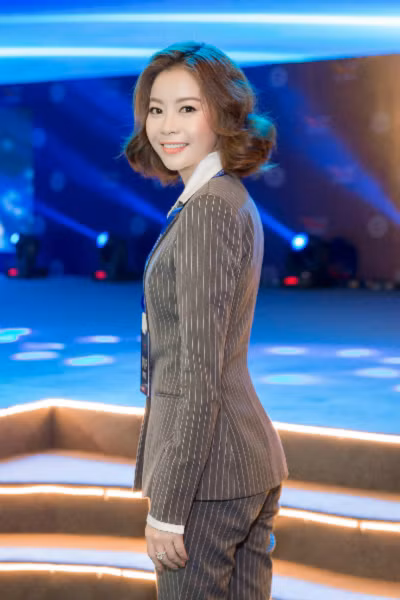 Hoa Hậu Hải Dương được biết đến là một trong những người đẹp vừa thành công trong lĩnh vực kinh doanh vừa có tấm lòng nhân ái. Cô luôn tham gia vào những hoạt động hỗ trợ công đồng. Ngoài ra nếu biết được những trường hợp khó khăn cần giúp đỡ, người đẹp luôn tìm cách để hỗ trợ. Bởi Hoa Hậu Hải Dương tâm niệm cô có được thành công ngày hôm này đó cũng nhờ vào một phần sự yêu thương, giúp đỡ của mọi người nên cô luôn muốn chia sẻ thành công của mình với những người khó khăn.