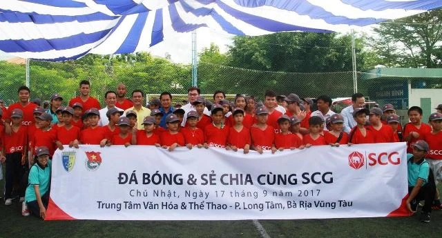 Chương trình “Đá bóng và Chia sẻ cùng SCG” thật sự là một sân chơi lành mạnh và bổ ích cho các em thiếu nhi, nhằm giúp các em phát triển các kỹ năng cũng như truyền cảm hứng bóng đá và tình yêu thể thao cho các em.