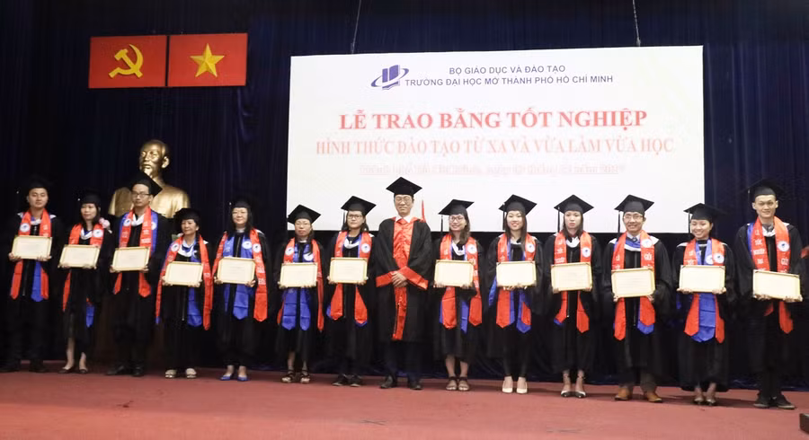Các học viên trong lễ tốt nghiệp năm 2017