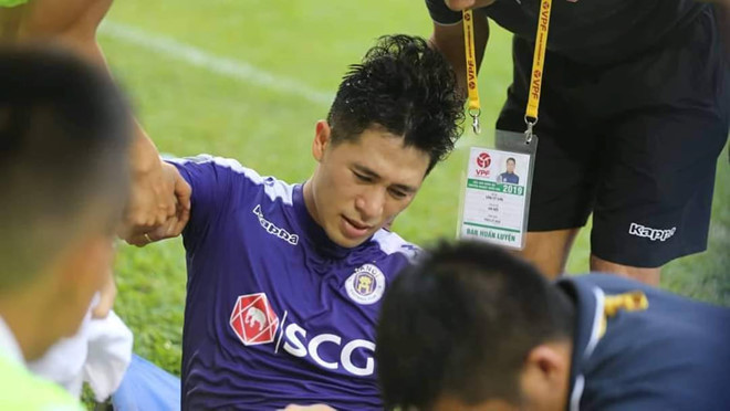 Trần Đình Trọng bị dính chấn thương trong trận gặp HAGL ở vòng 12 V-League 2019