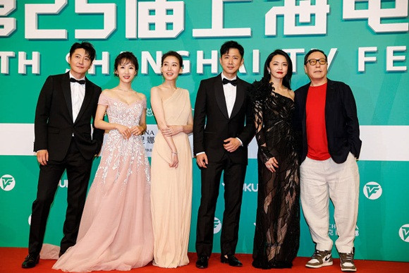 "Mỹ nhân Tân Cương" Đồng Lệ Á đẹp rực rỡ, lấn át bao đồng nghiệp trên thảm đỏ ảnh 4 Đồng Lệ Á, sao hoa ngữ, Hồ Ca, Diêu Thần