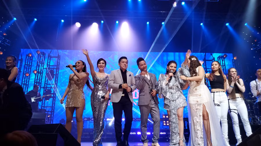 Hương Tràm nhận show hát ở Mỹ nhưng chiếc váy tuyệt đẹp cô mặc lại khiến người nhiều bất ngờ - Ảnh 3.