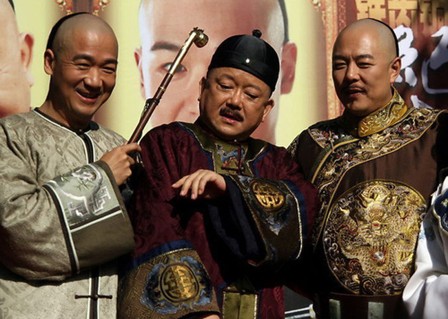 Đối thủ lớn nhất của Hòa Thân không phải là Lưu gù hay Kỷ Hiểu Lam ảnh 2 TV Show - Đối thủ lớn nhất của Hoà Thân không phải là Lưu gù hay Kỷ Hiểu Lam (Hình 3).