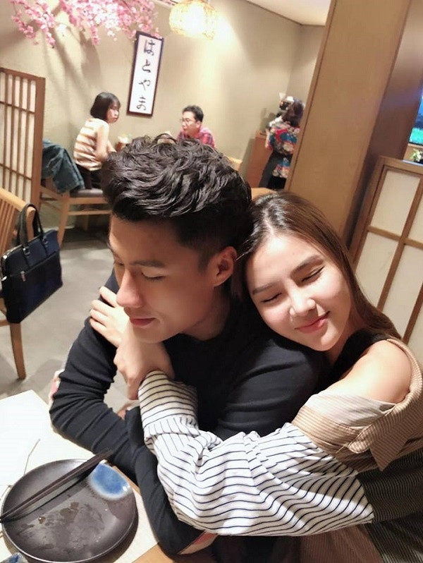 Cuộc sống trái ngược của 2 chân dài rời công ty Vũ Khắc Tiệp ảnh 8 Cuộc sống trái ngược của 2 chân dài rời Công ty của Vũ Khắc Tiệp