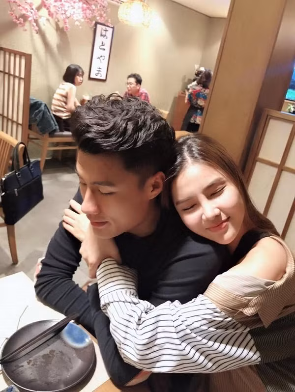 Cuộc sống trái ngược của 2 chân dài rời công ty Vũ Khắc Tiệp ảnh 8 Cuộc sống trái ngược của 2 chân dài rời Công ty của Vũ Khắc Tiệp