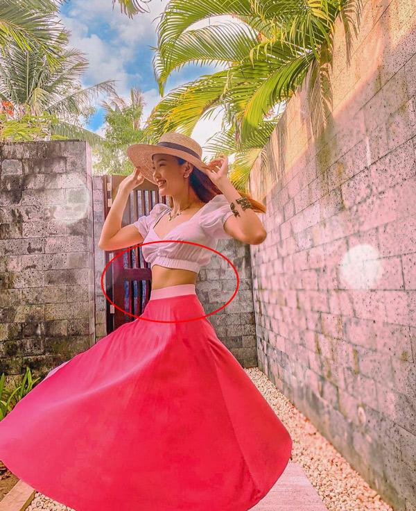 Đã rất xinh đẹp, Minh Hằng vẫn cố tình bóp eo đến... biến dạng thế này ảnh 8 dep vay van chua thoa, minh hang van co tinh bop eo den do... bien dang mat duong - 9