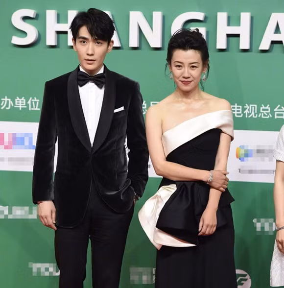 Đồng Lệ Á, sao hoa ngữ, Hồ Ca, Diêu Thần