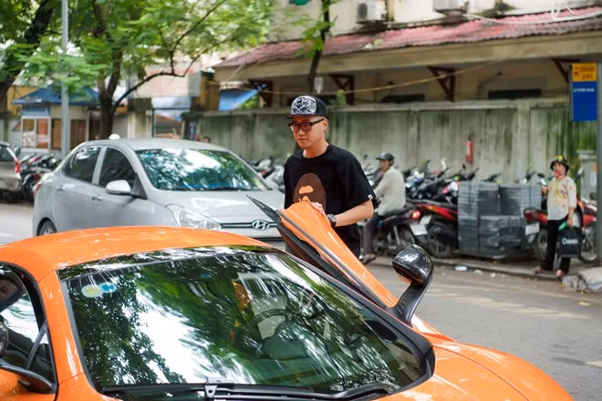 Thiếu gia lấy vợ siêu mẫu, trong đoàn siêu xe 330 tỷ cùng Cường Đô la giàu cỡ nào?