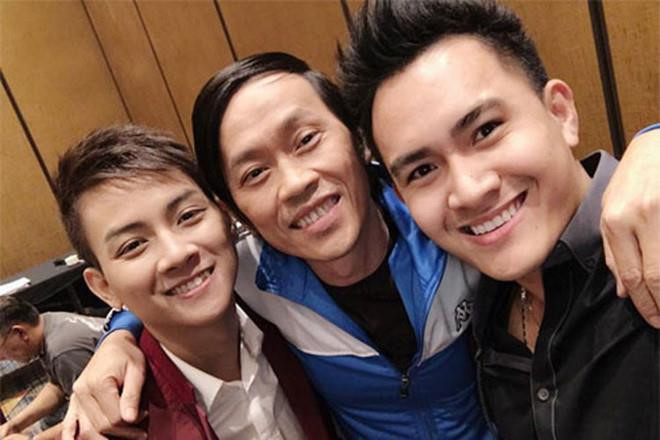 Ngoại hình khác lạ, sống kín đáo của Hoài Lâm sau khi dừng ca hát ảnh 3 Hoài Lâm - ngoại hình khác lạ, sống kín đáo sau khi dừng ca hát-4