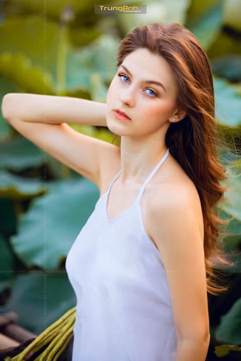 Chang can lam lo, khoe than, loat gai xinh duoc khen khi chup voi sen hinh anh 2 