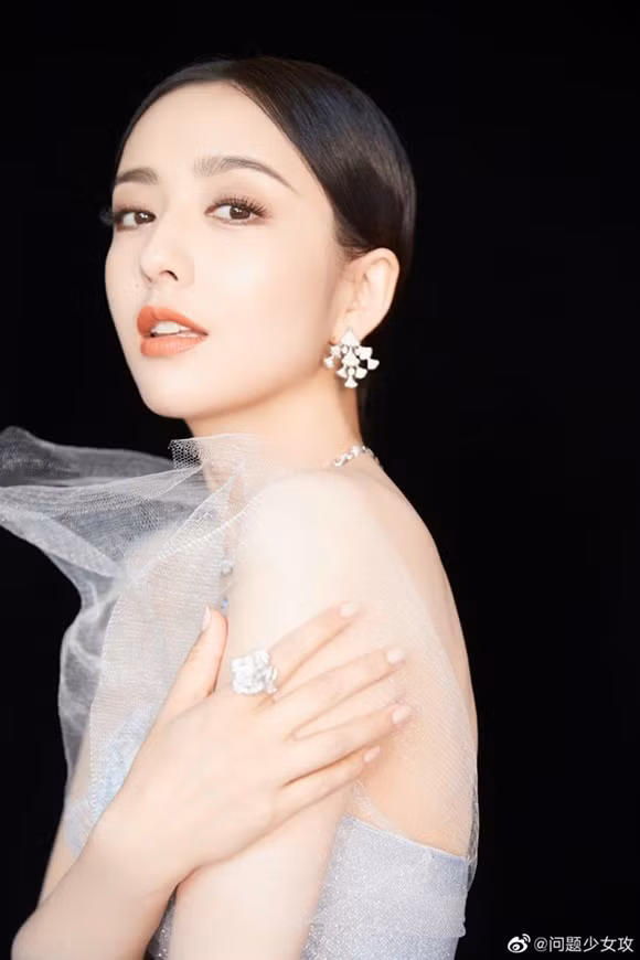 "Mỹ nhân Tân Cương" Đồng Lệ Á đẹp rực rỡ, lấn át bao đồng nghiệp trên thảm đỏ ảnh 2 Đồng Lệ Á, sao hoa ngữ, Hồ Ca, Diêu Thần