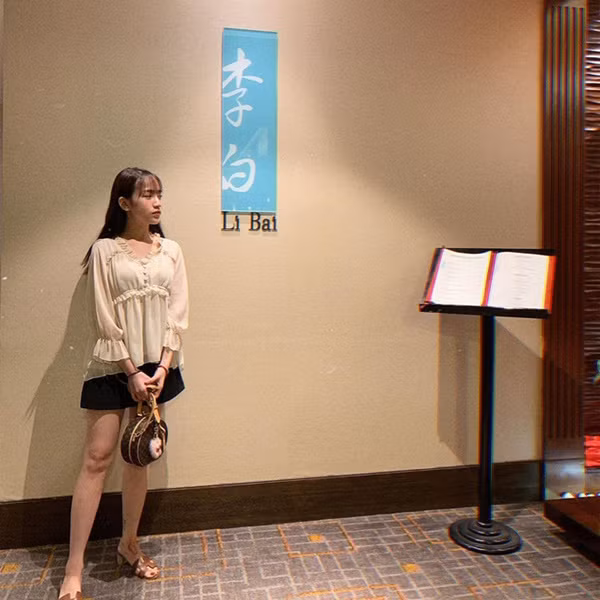 Đẳng cấp con gái đại gia Minh Nhựa: 20 tuổi tự sắm túi Chanel hơn 100 triệu, khoe nhẹ siêu xe và giày hiệu cũng đủ nổi khắp Instagram-8