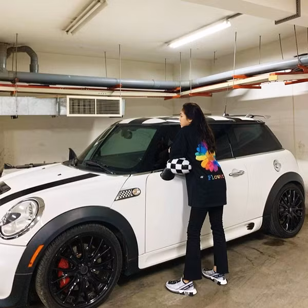 Đẳng cấp con gái đại gia Minh Nhựa: 20 tuổi tự sắm túi Chanel hơn 100 triệu, khoe nhẹ siêu xe và giày hiệu cũng đủ nổi khắp Instagram-3