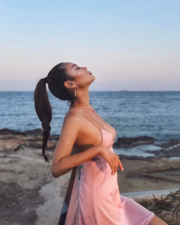 thoi trang hang hieu cua con ty phu bat dong san hong kong hinh anh 3