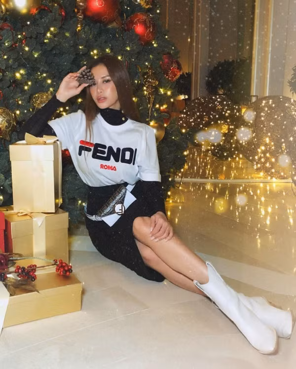 thoi trang hang hieu cua con ty phu bat dong san hong kong hinh anh 15