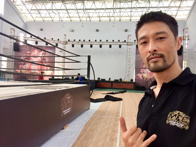 Johnny Trí Nguyễn bảnh bao sau thời gian bị chê tiều tụy ảnh 7 Johnny Tri Nguyen lay lai phong do sau thoi gian dai bi che tieu tuy hinh anh 7