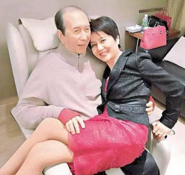 Một bước thành phượng hoàng của vũ nữ khi trở thành "vợ tư" của tỷ phú già hình ảnh 4 mot buoc thanh phuong hoang cua vu nu khi tro thanh "vo tu" cua ty phu gia hinh anh 4