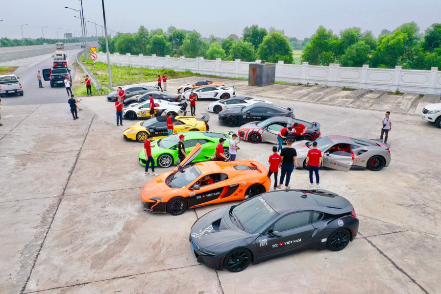 Thiếu gia trong đoàn siêu xe 330 tỷ cùng Cường ĐôLa, lấy vợ siêu mẫu giàu cỡ nào? hình ảnh 2 thieu gia trong doan sieu xe 330 ty cung cuong dola, lay vo sieu mau giau co nao? hinh anh 2