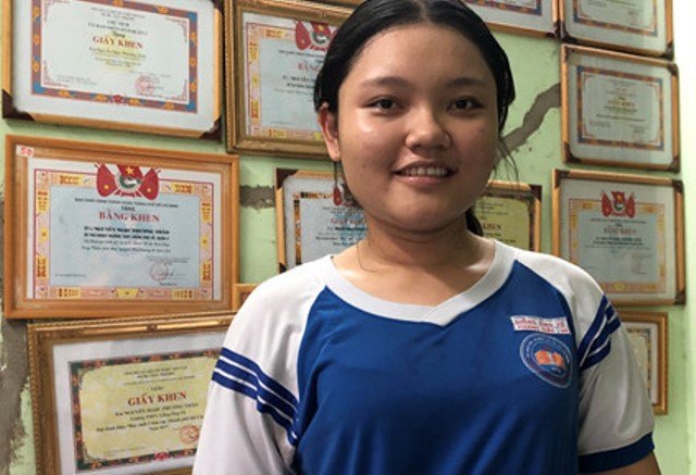 Nguyễn Ngọc Phương Thảo học sinh lớp 12A10 Trường THPT Giồng Ông Tố, Q.2, TP.HCM Nguyễn Ngọc Phương Thảo học sinh lớp 12A10 Trường THPT Giồng Ông Tố, Q.2, TP.HCM