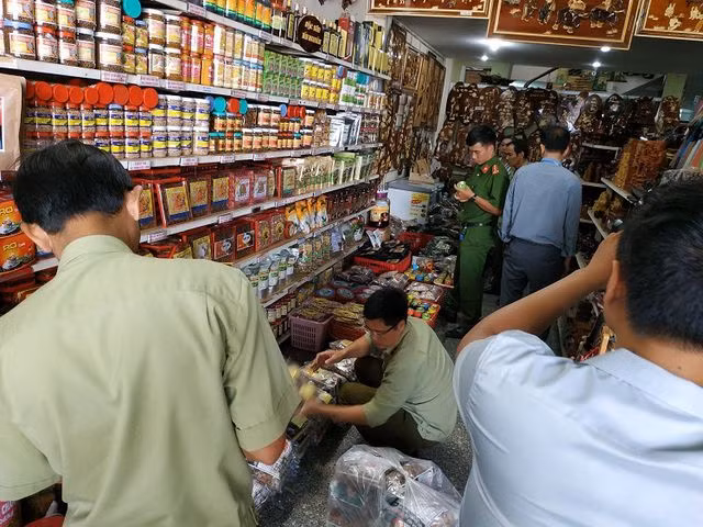 Con thứ 11 của vua voi viết thư kêu khóc vì bài thuốc quý liên tục bị làm giả - 2