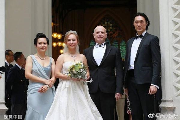 Đời tư ly kỳ của "Tiểu Long Nữ" gốc Việt: Tự tử theo chồng, cuối cùng làm dâu tỉ phú ảnh 11 Đời tư ly kỳ của Tiểu Long Nữ gốc Việt: Tự tử theo chồng, cuối cùng làm dâu tỉ phú-12