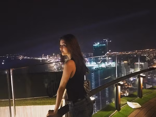 Cuộc sống trái ngược của 2 chân dài rời công ty Vũ Khắc Tiệp ảnh 4 Cuộc sống trái ngược của 2 chân dài rời Công ty của Vũ Khắc Tiệp