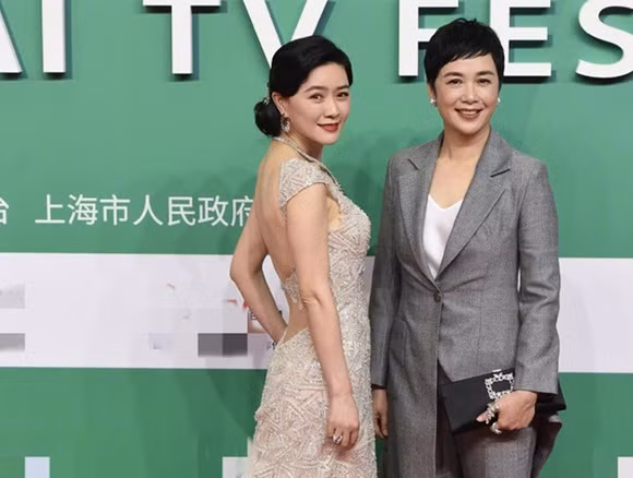 "Mỹ nhân Tân Cương" Đồng Lệ Á đẹp rực rỡ, lấn át bao đồng nghiệp trên thảm đỏ ảnh 9 Đồng Lệ Á, sao hoa ngữ, Hồ Ca, Diêu Thần