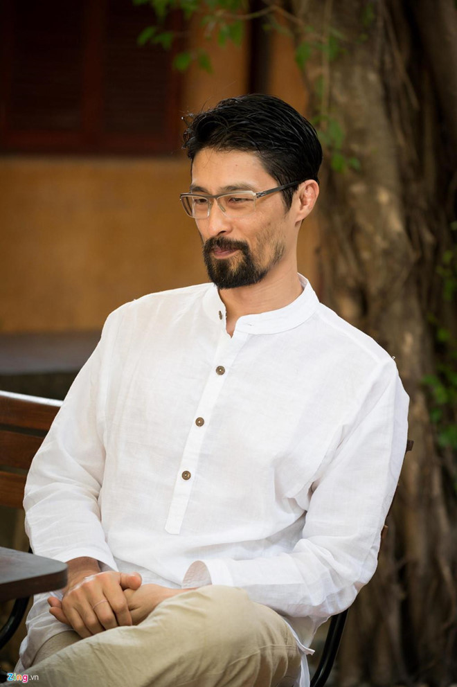 Johnny Trí Nguyễn bảnh bao sau thời gian bị chê tiều tụy ảnh 4 Johnny Tri Nguyen lay lai phong do sau thoi gian dai bi che tieu tuy hinh anh 4